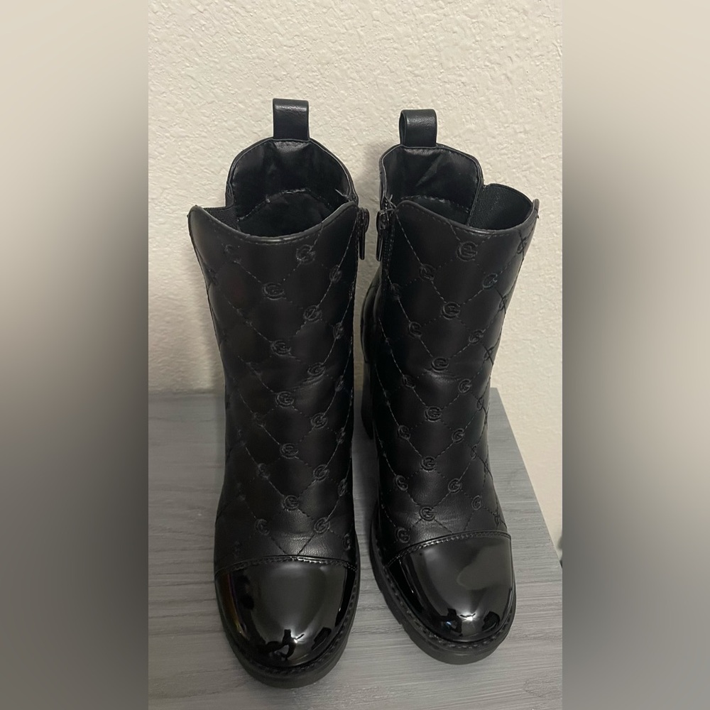GBG Los Angeles monogram heeled booties, Sz 7